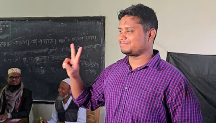 ৪৬ কেন্দ্রে তিনগুণেরও বেশি ভোটে এগিয়ে হাসনাত আবদুল্লাহ